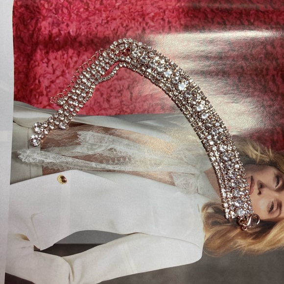 ⭐️ Beautiful Gold Tone Rhinestone Bracelet - Picture 2 of 3